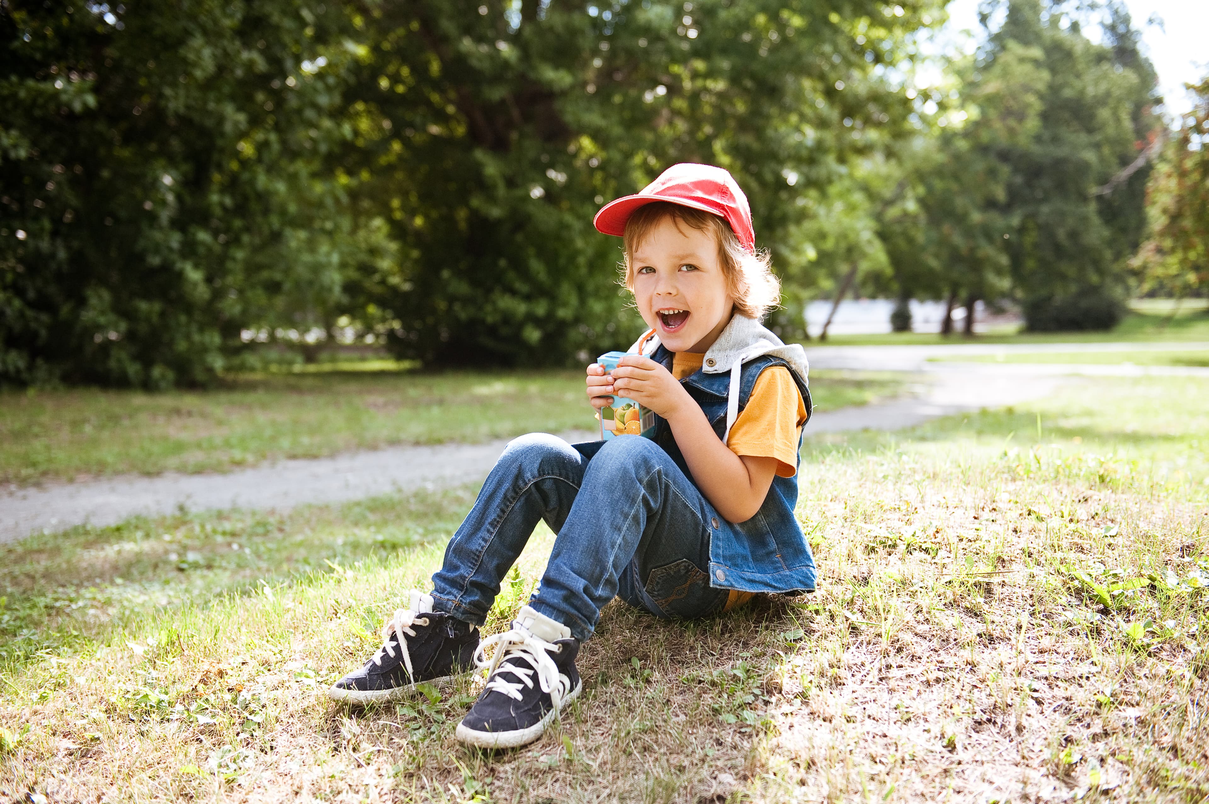 Children eating at a congregate meal site